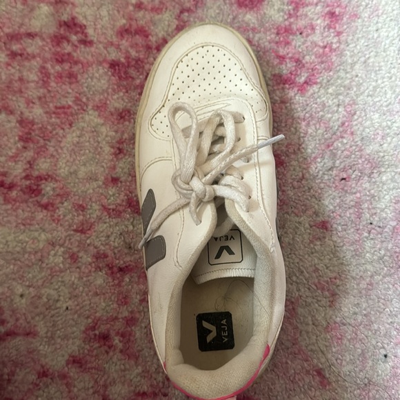 Girls Veja sneakers size girls US 3 Euro 34.  Cute grey and pink combo. - Picture 2 of 3